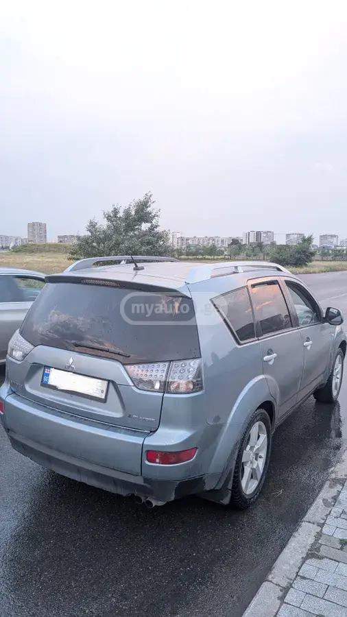 Mitsubishi Outlander 2007 — photo 2