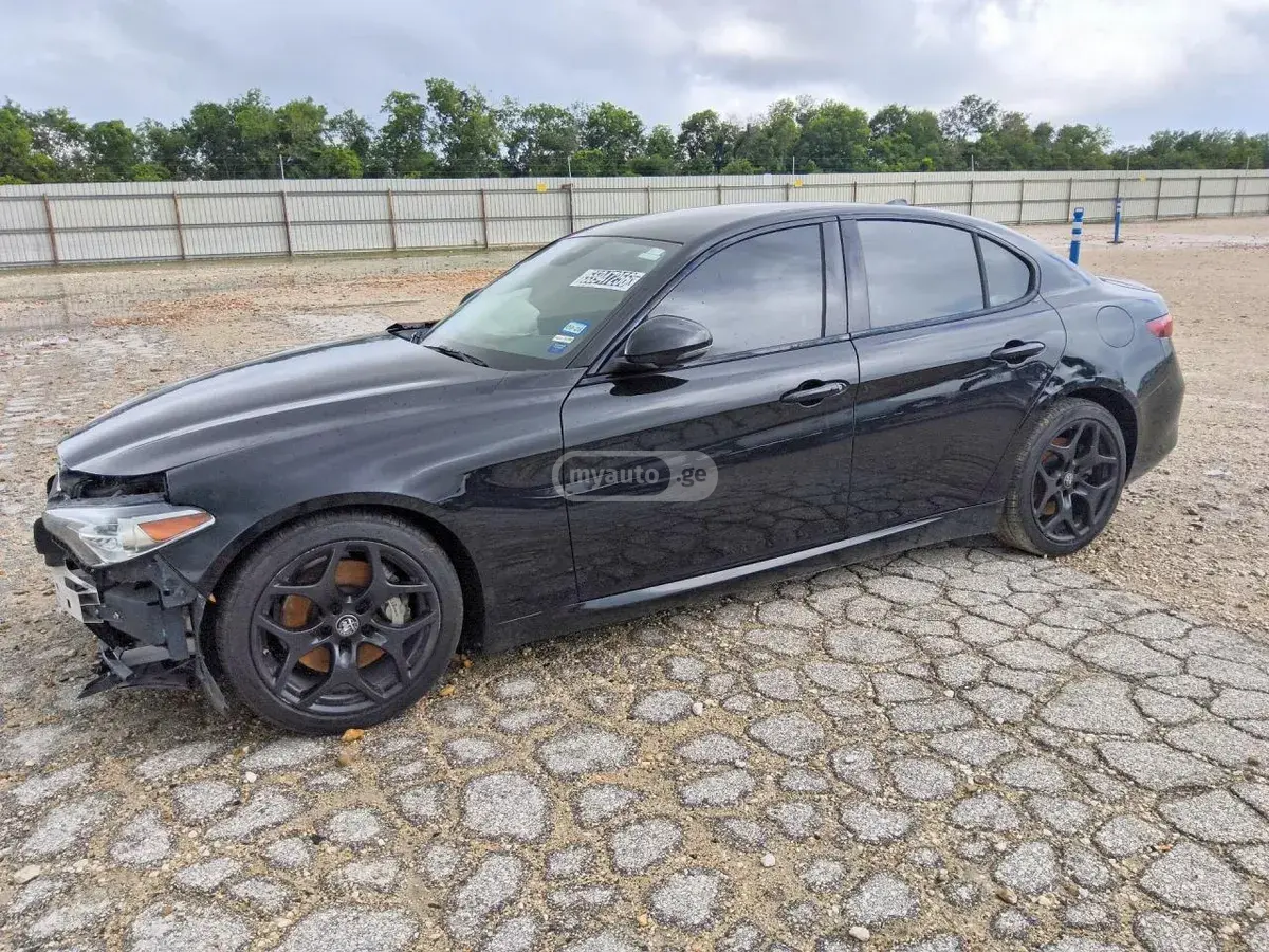 Alfa Romeo Giulia 2021 — photo 2