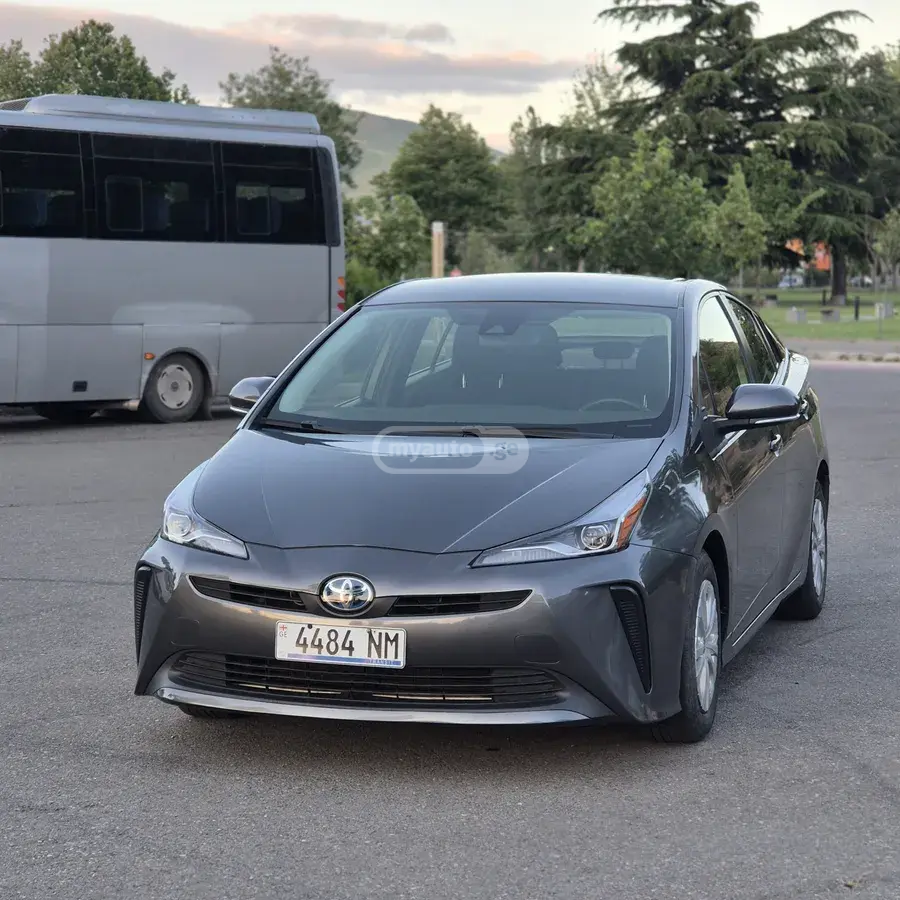 Toyota Prius 2022 — photo 2