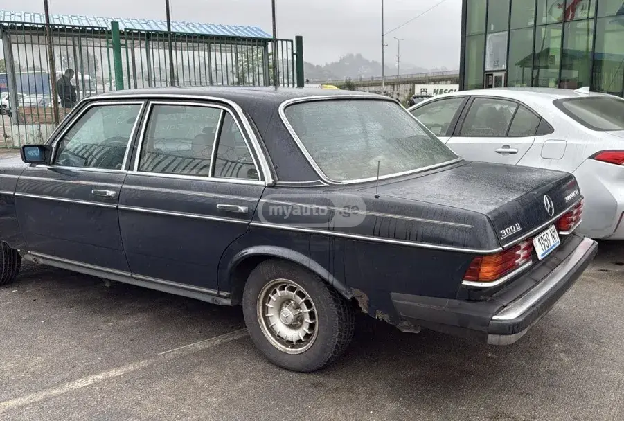 Mercedes-Benz 300 1984 — photo 2
