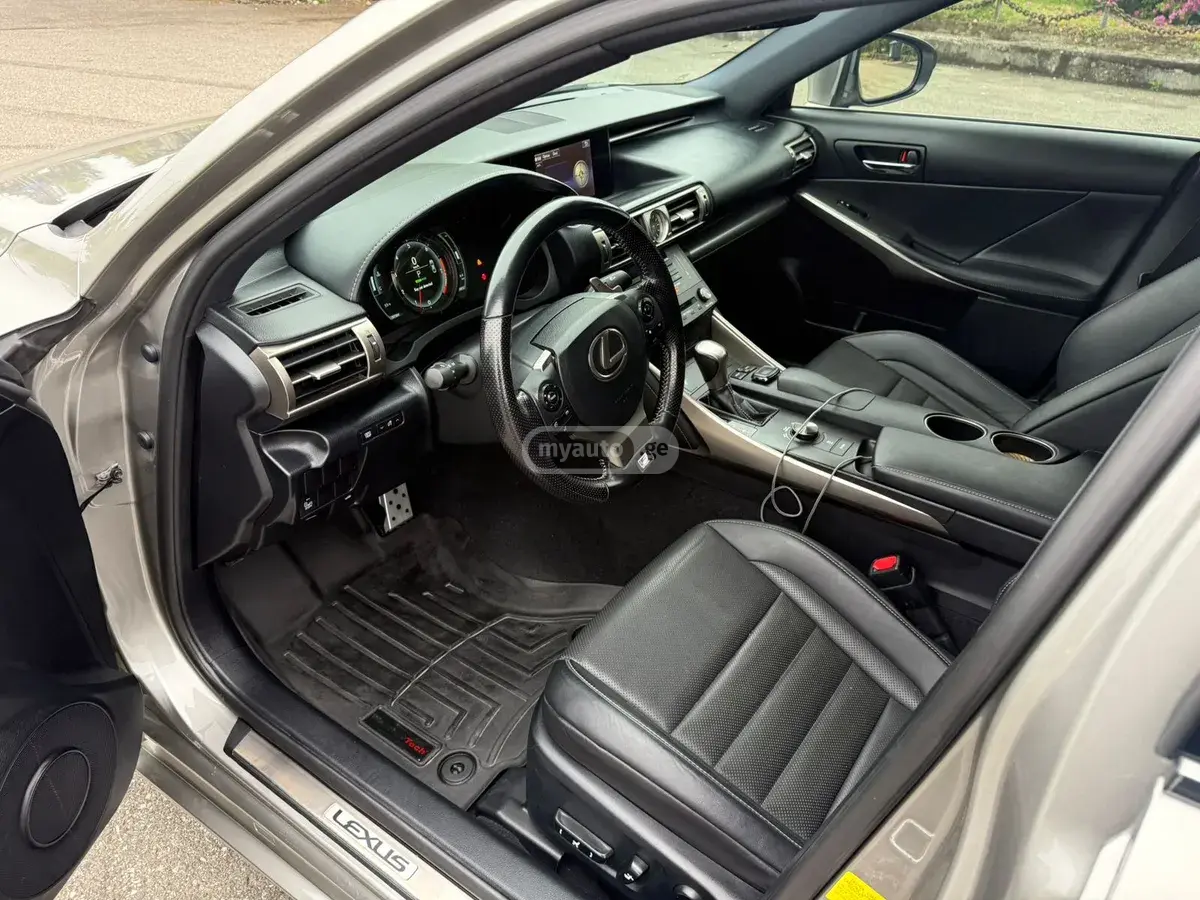 Lexus IS 350 2016 — photo 2