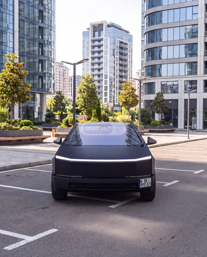 Tesla Cybertruck 2024 — photo 2