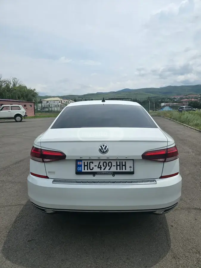 Volkswagen Passat 2020 — photo 2