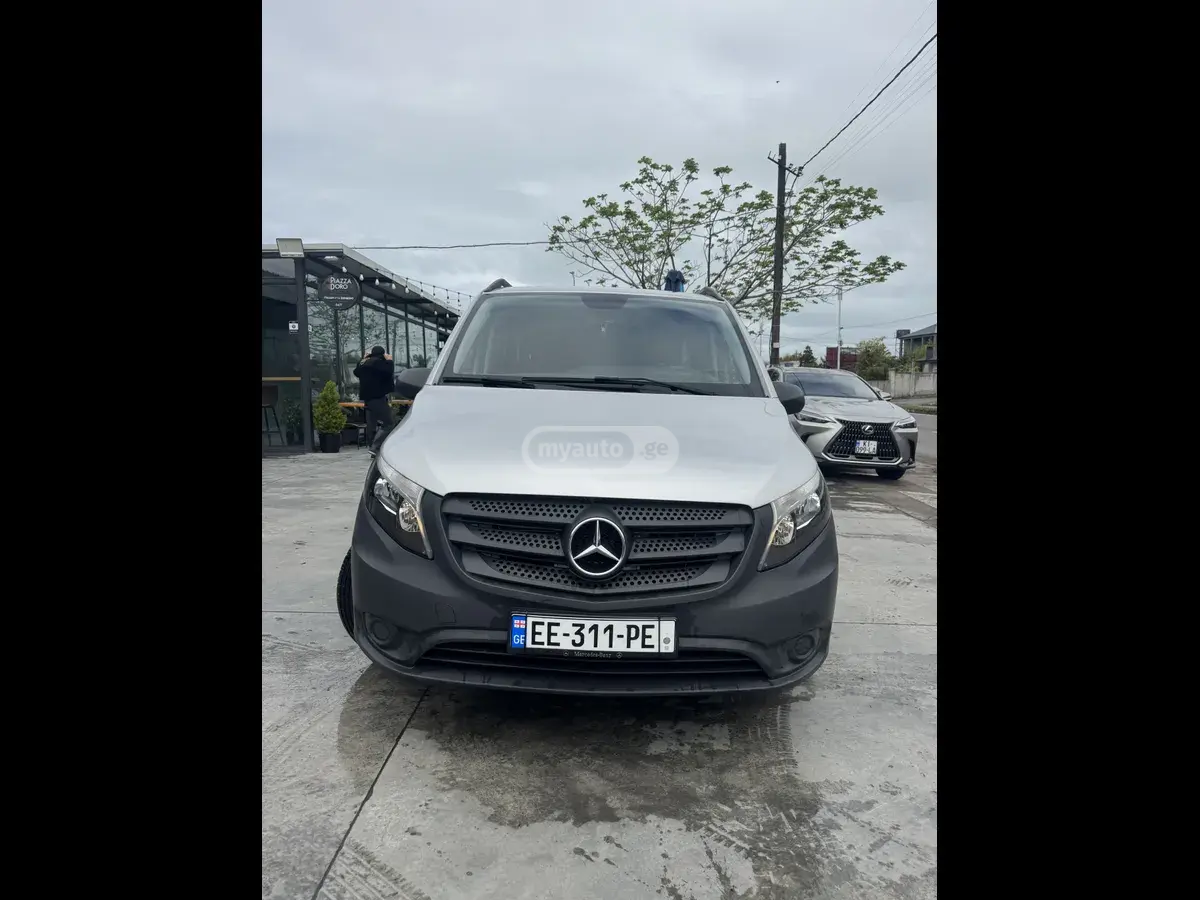Mercedes-Benz Metris Passenger Van