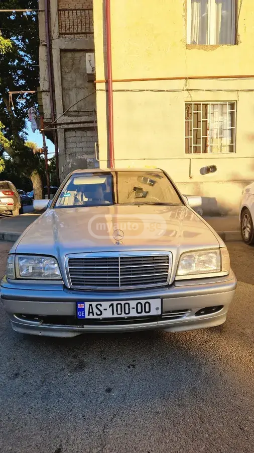 Mercedes-Benz C 220