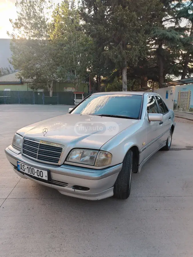 Mercedes-Benz C 220 2000 — photo 2