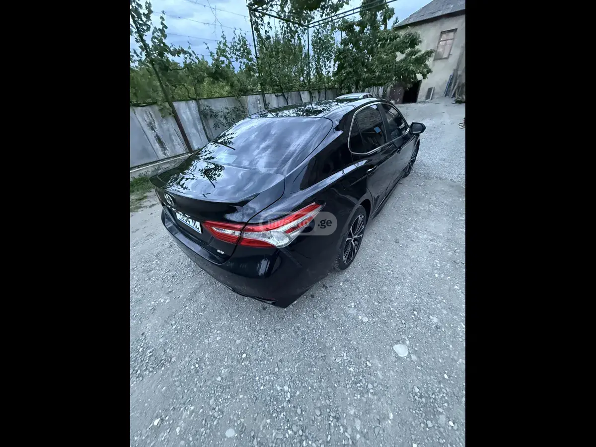 Toyota Camry 2018 — photo 2