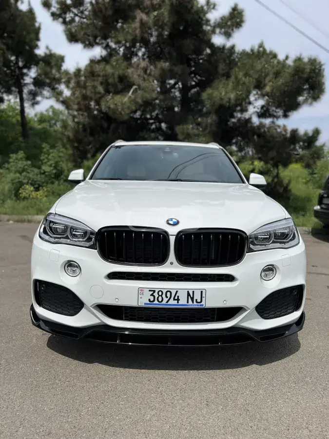 BMW X5 2017 — photo 2