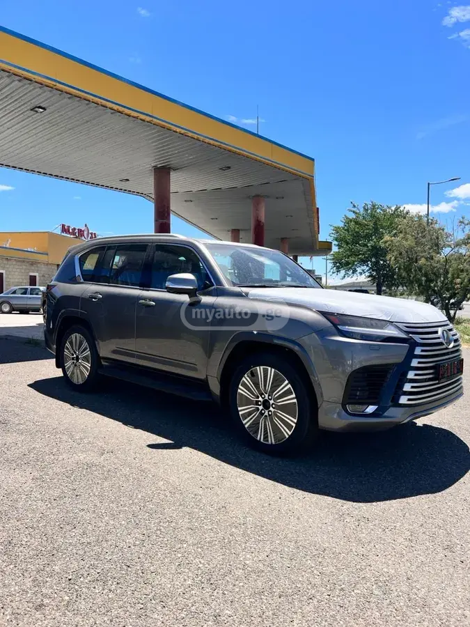 Lexus LX 500