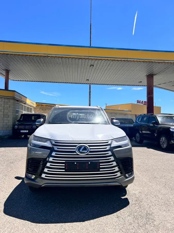 Lexus LX 500 2026 — photo 2