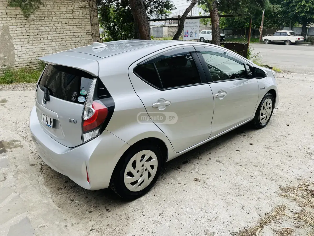 Toyota Aqua 2018 — photo 2