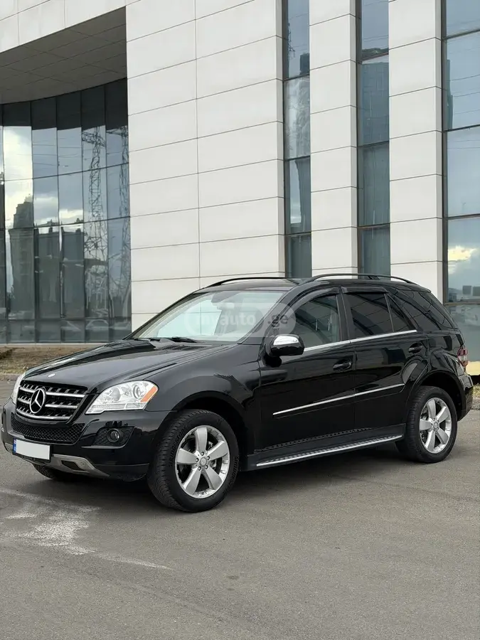 Mercedes-Benz ML 350 2011 — photo 2