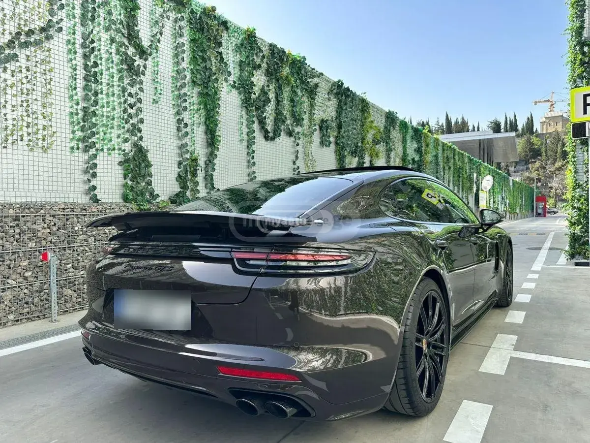 Porsche Panamera 2018 — photo 2
