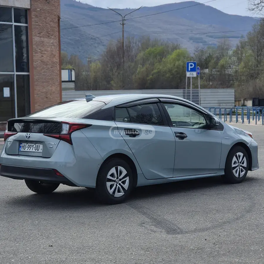 Toyota Prius 2022 — photo 2