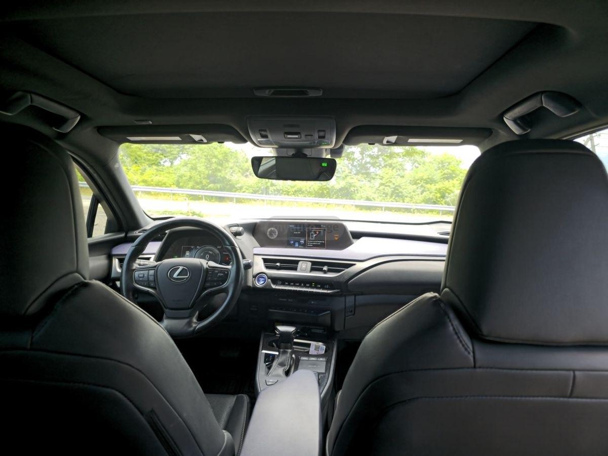 Lexus UX 250 h 2021 — photo 2