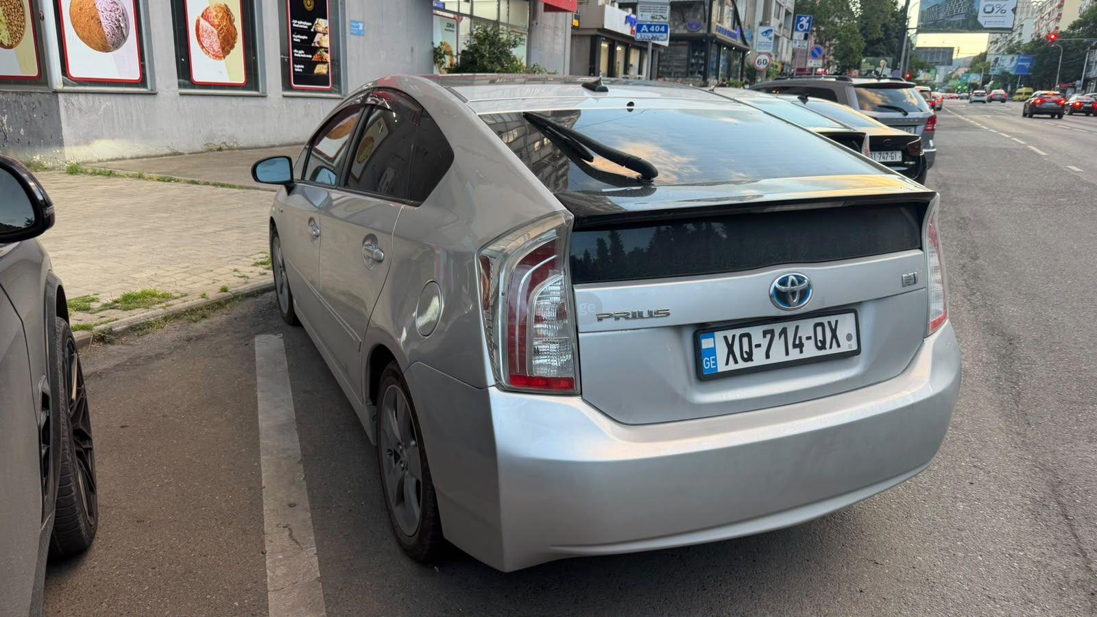 Toyota Prius 2012 — photo 2