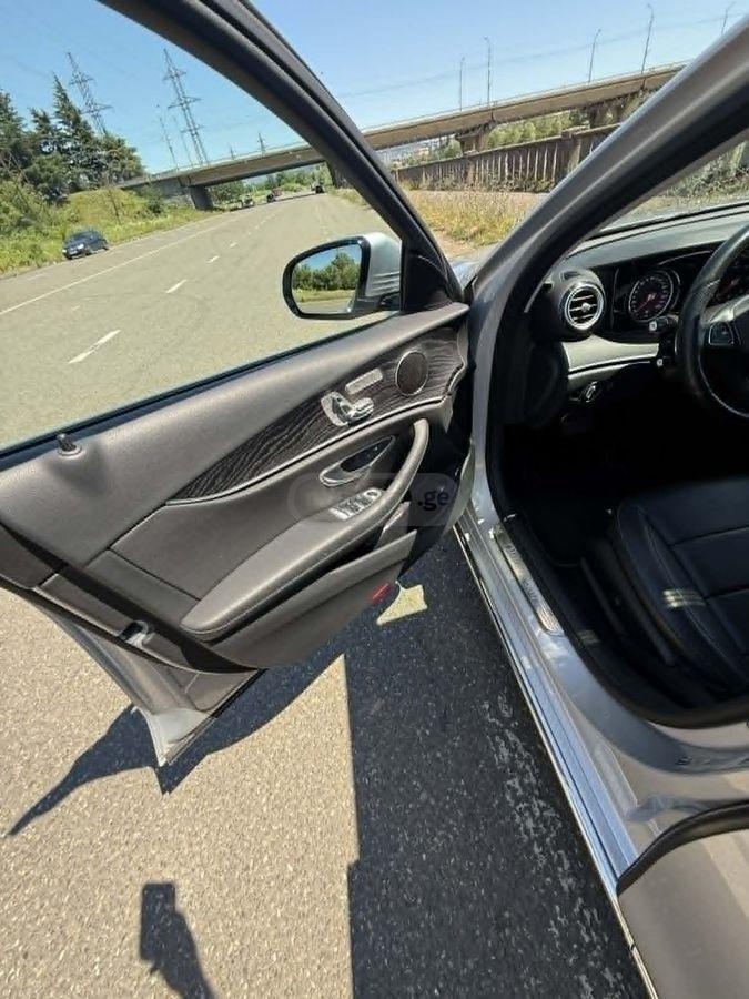 Mercedes-Benz E 220 2016 — photo 2