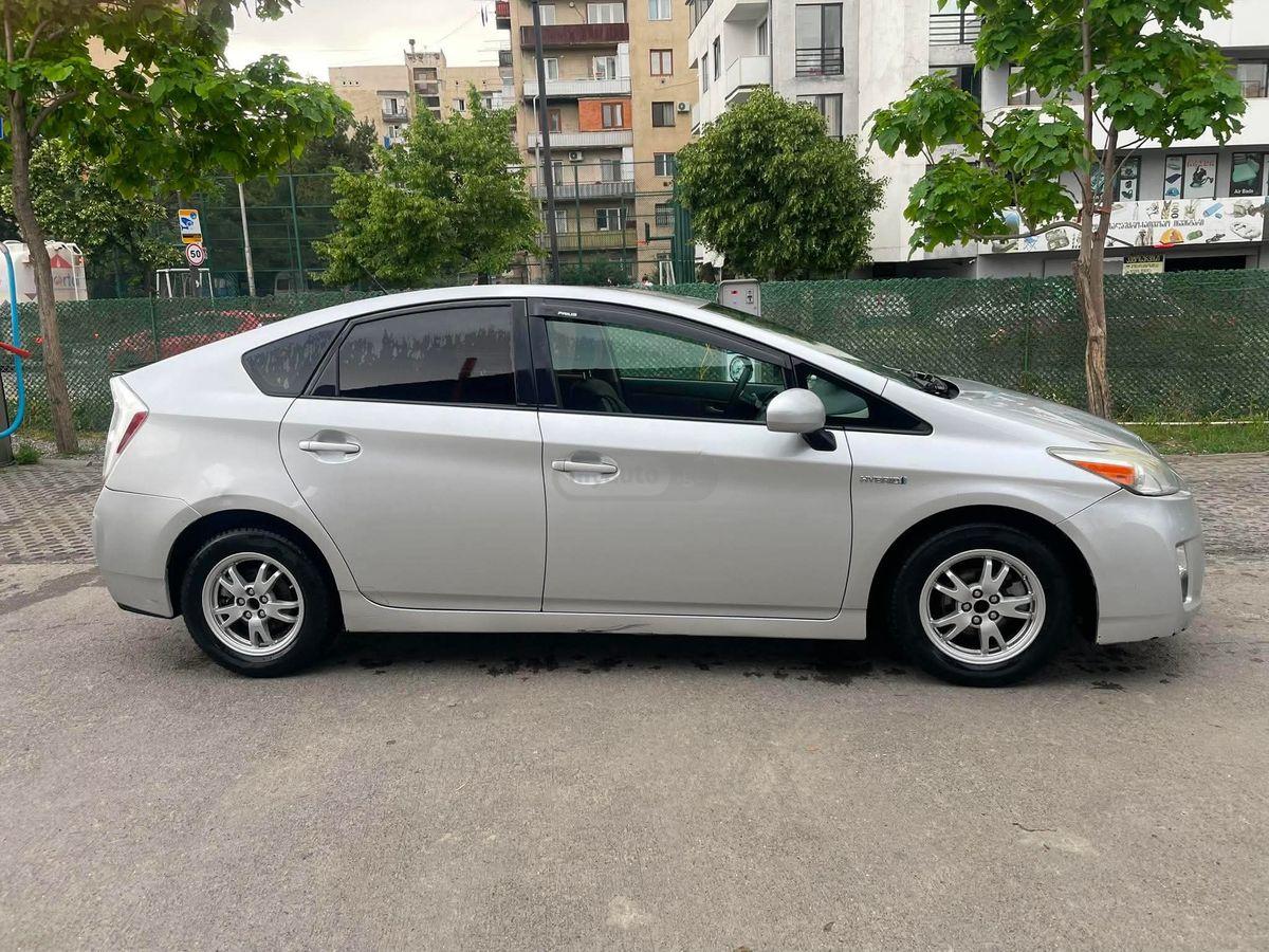 Toyota Prius 2011 — photo 2