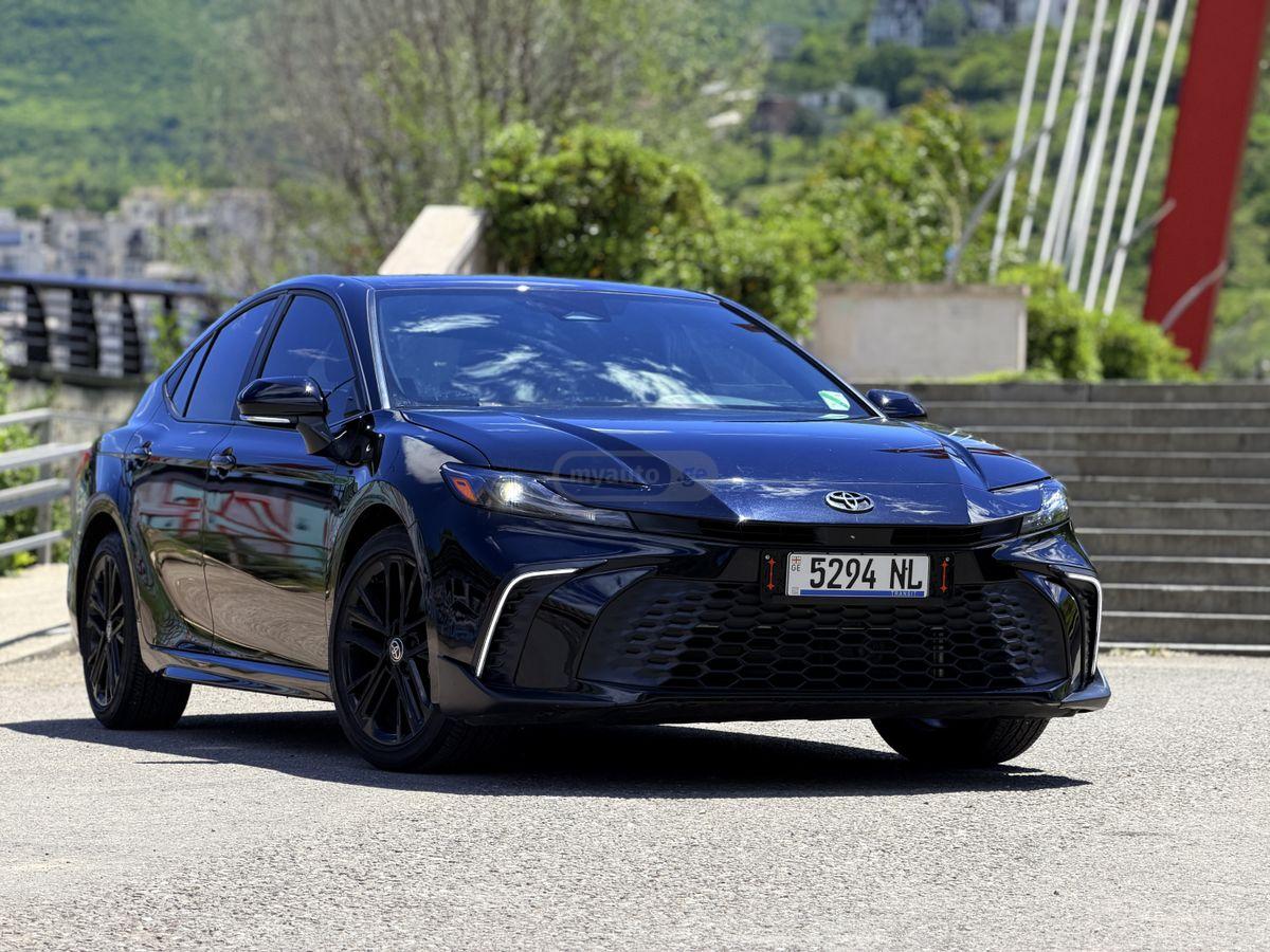 Toyota Camry 2025 — photo 2