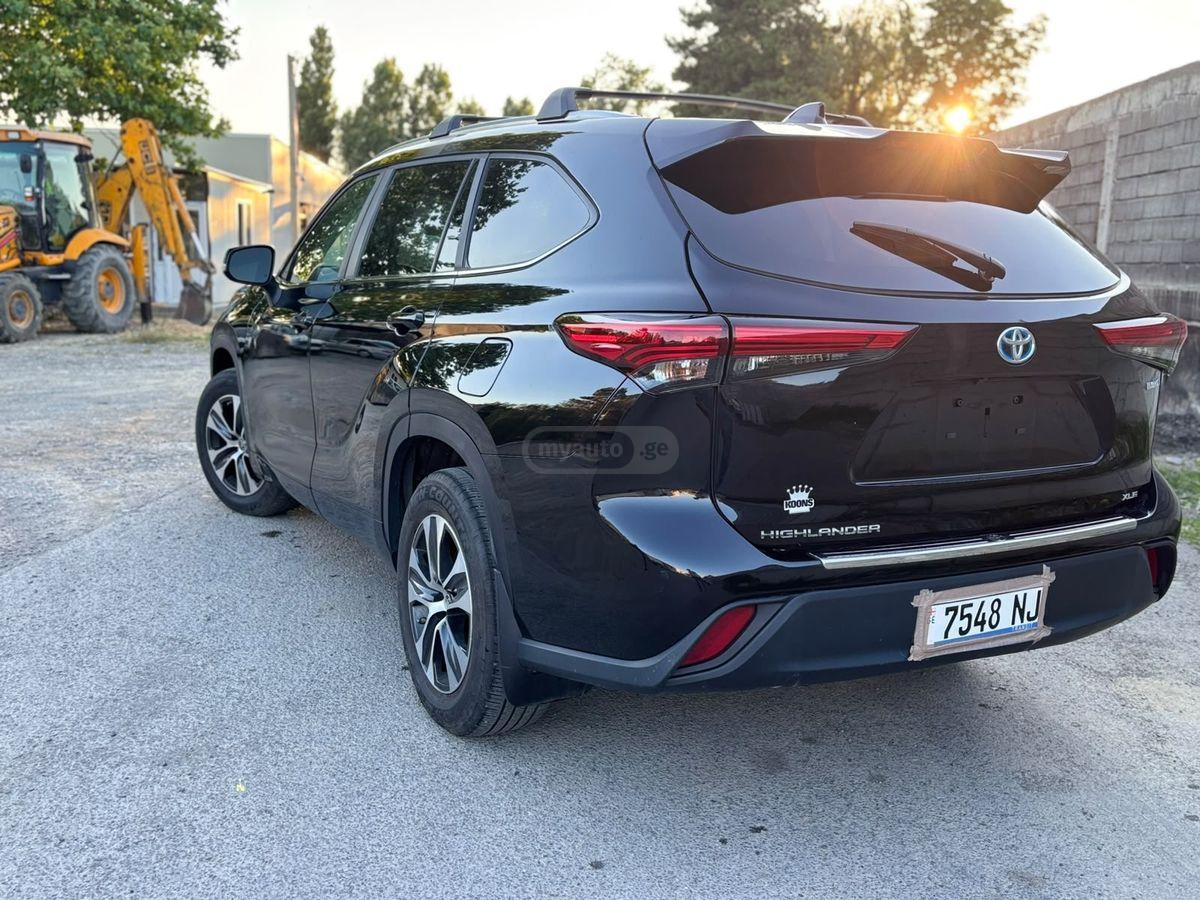 Toyota Highlander 2023 — photo 2