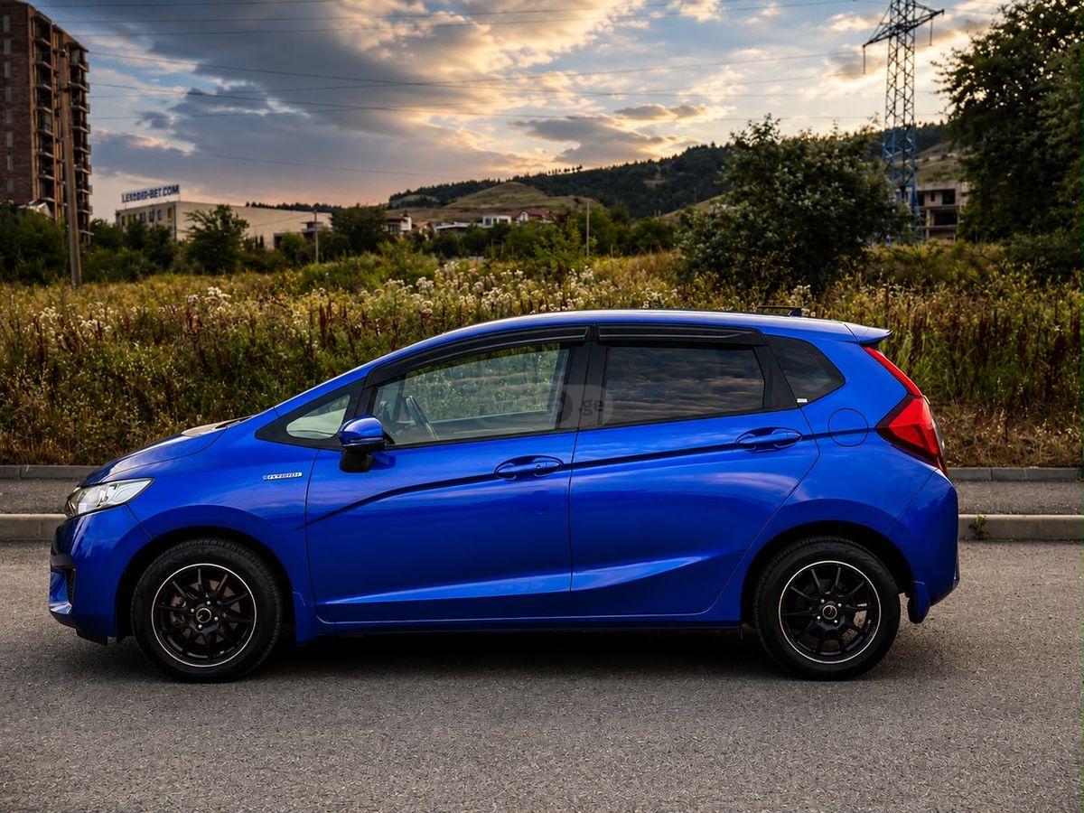 Honda Fit 2017 — photo 2