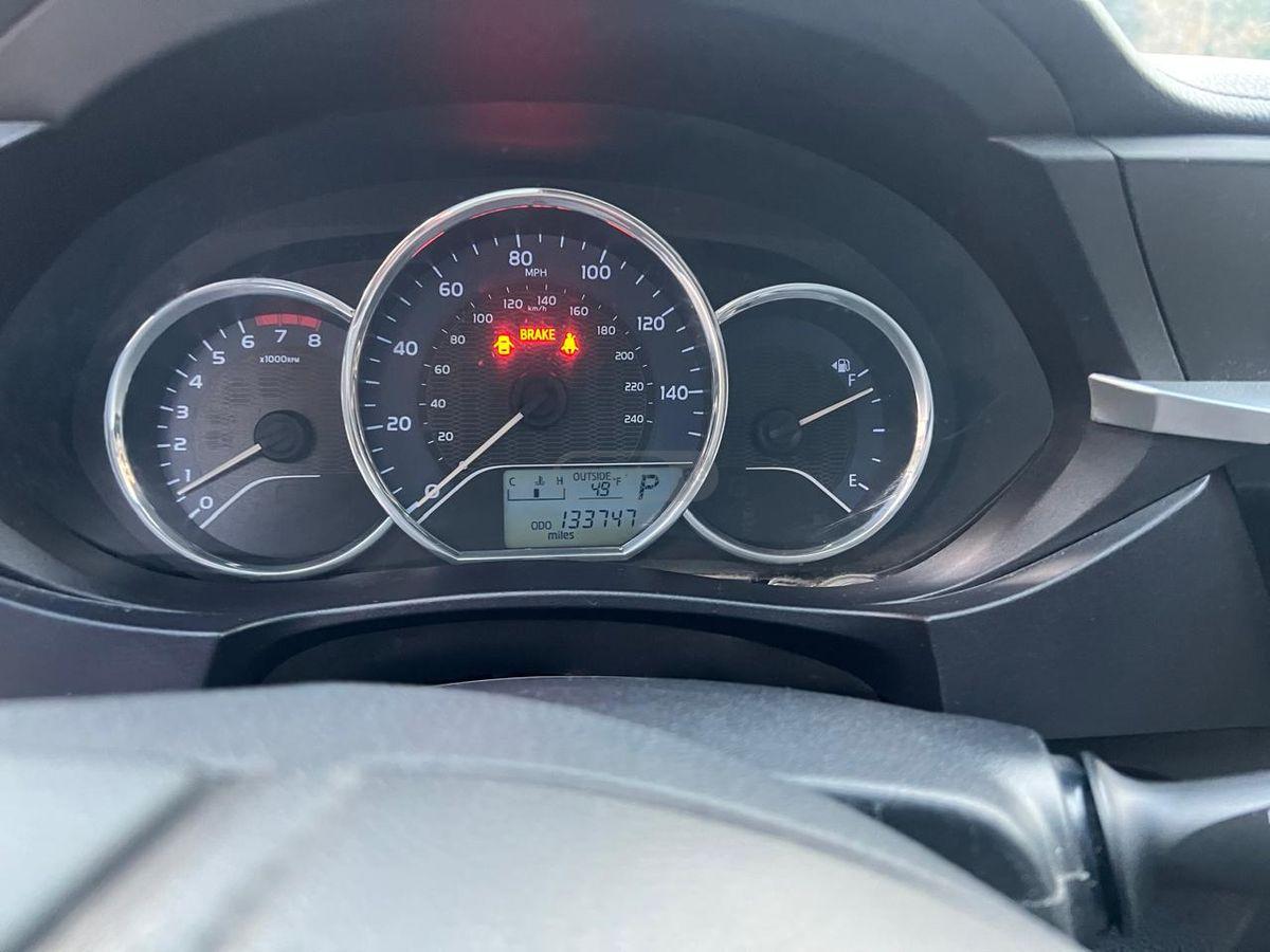 Toyota Corolla 2014 — photo 2