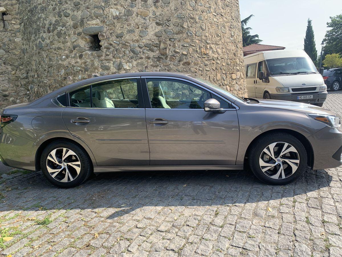 Subaru Legacy 2021 — photo 2