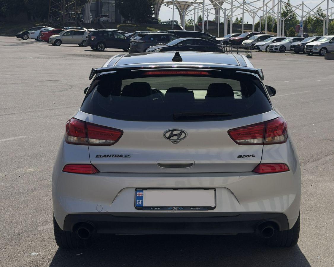 Hyundai Elantra GT 2018 — photo 2