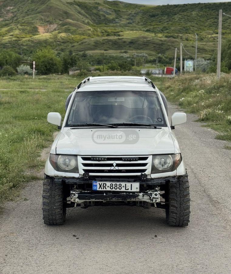 Mitsubishi Pajero IO