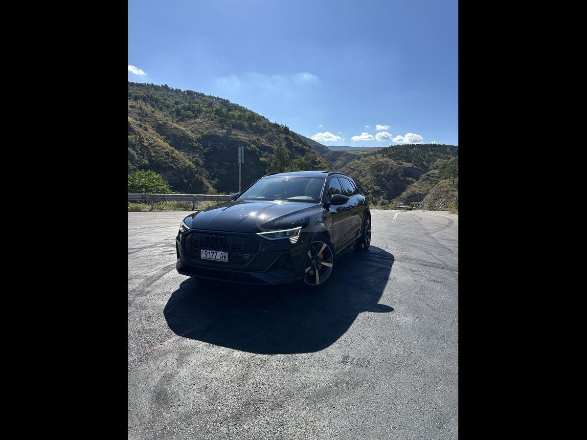 Audi e-tron 2022 — photo 2