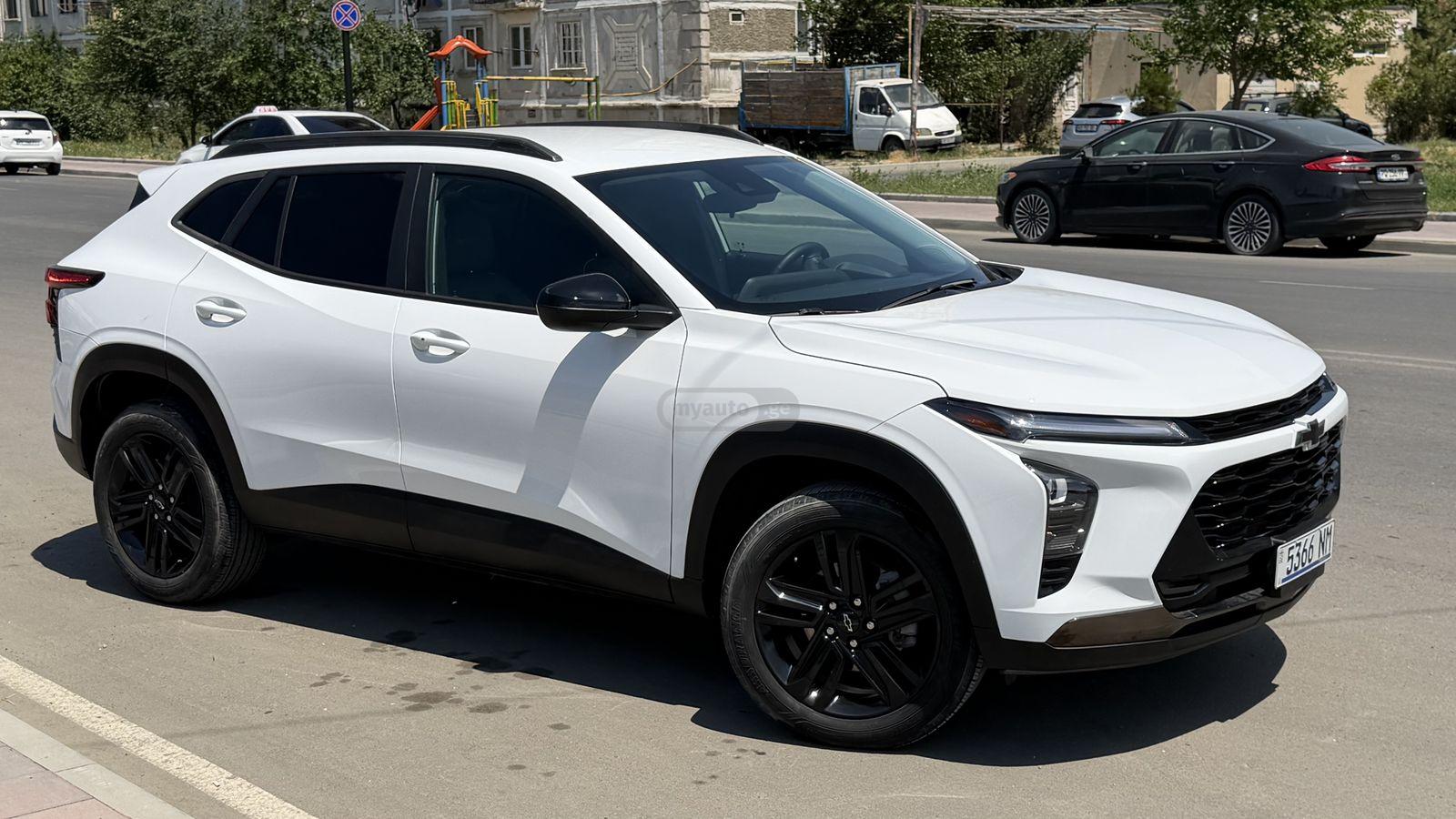 Chevrolet Trax 2023 — photo 2