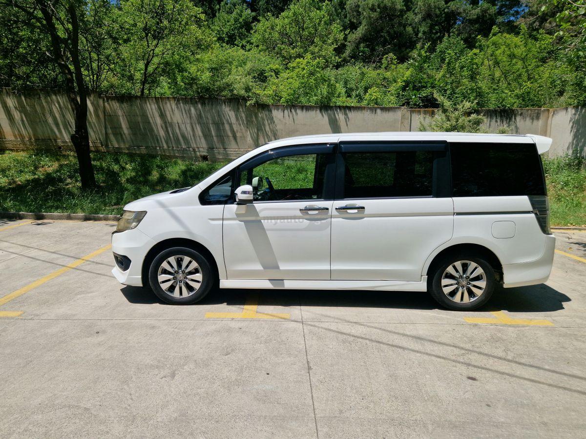 Honda Step Wagon 2013 — photo 2