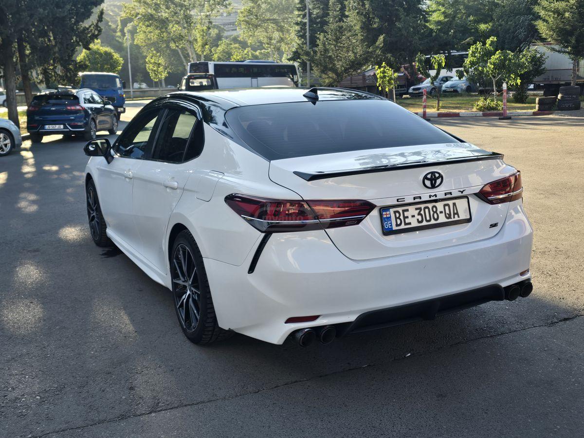 Toyota Camry 2022 — photo 2
