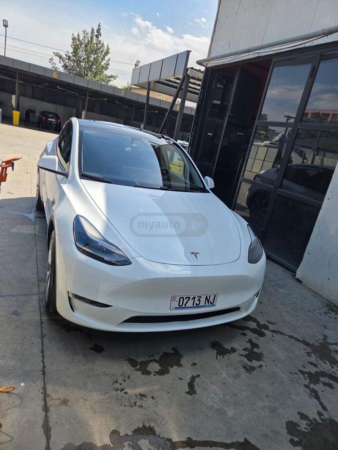 Tesla Model Y 2020 — photo 2