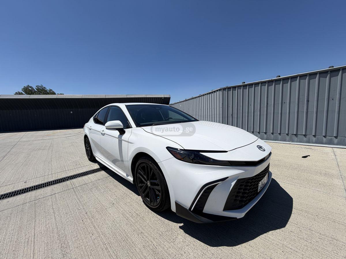 Toyota Camry 2024 — photo 2