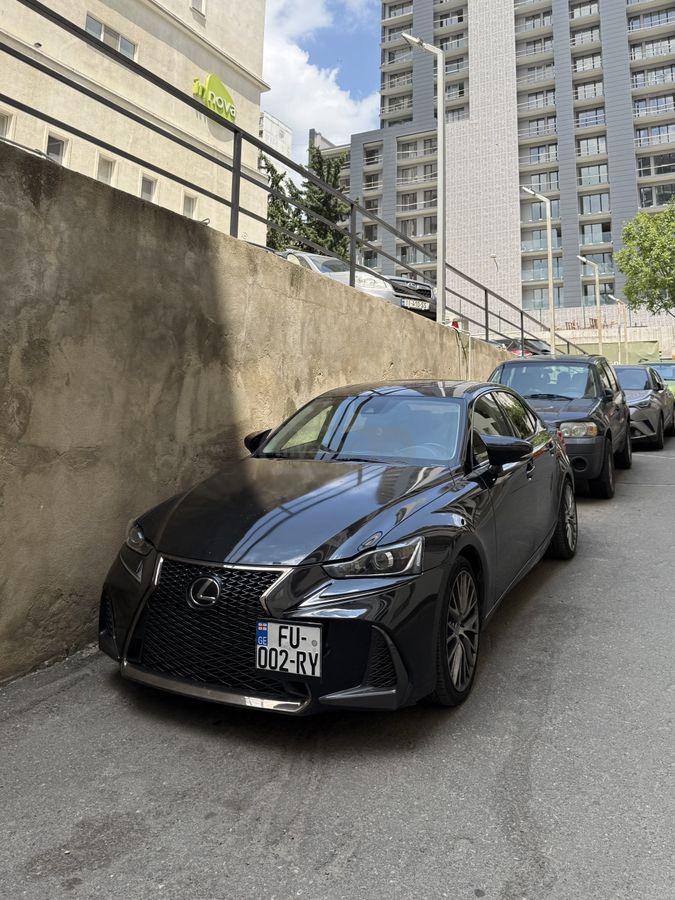 Lexus IS 300 2017 — photo 2