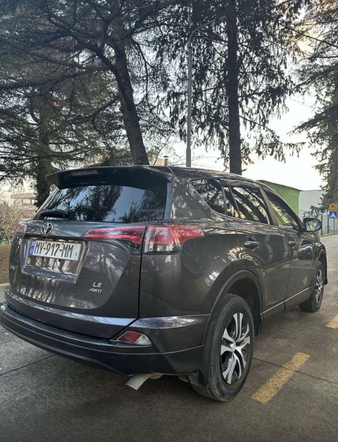 Toyota RAV4 2018 — photo 2