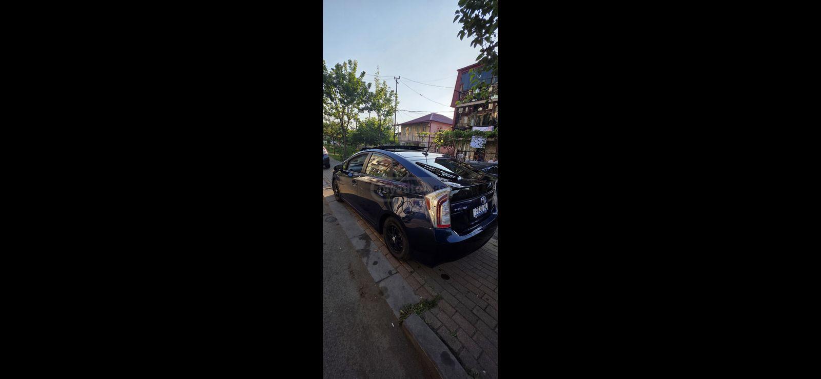 Toyota Prius 2014 — photo 2