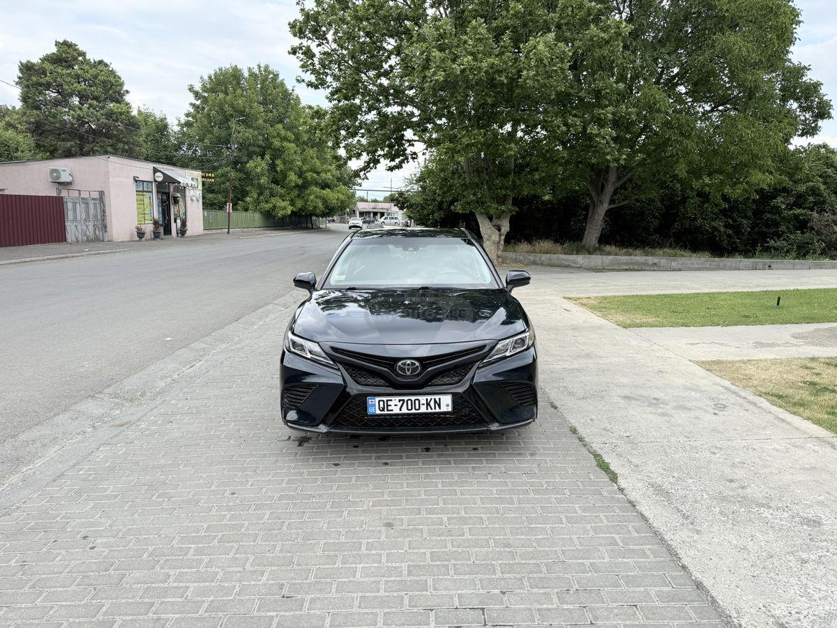 Toyota Camry 2018 — photo 2