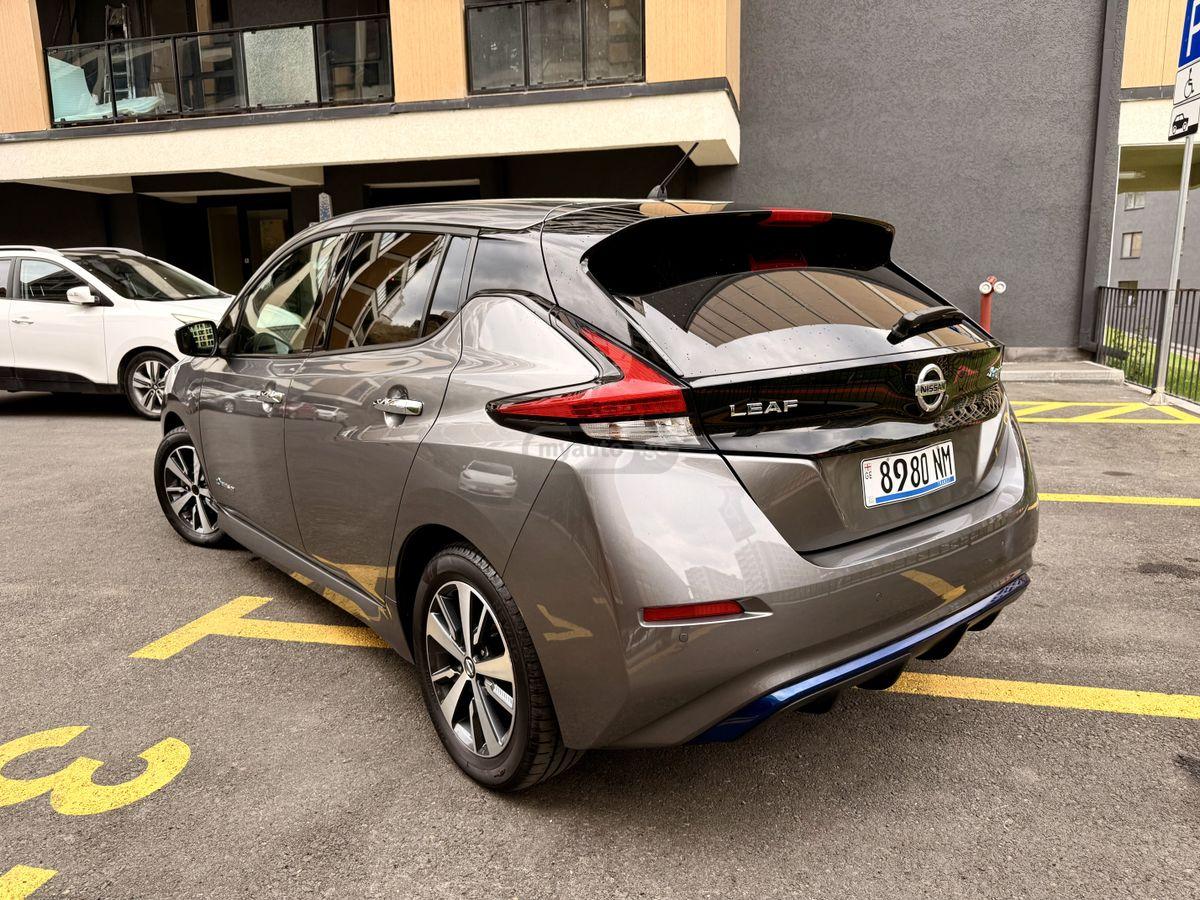 Nissan Leaf 2019 — photo 2