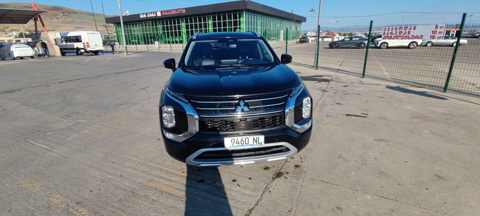 Mitsubishi Outlander 2022 — photo 2