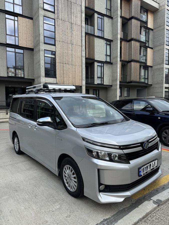 Toyota Voxy 2015 — photo 2