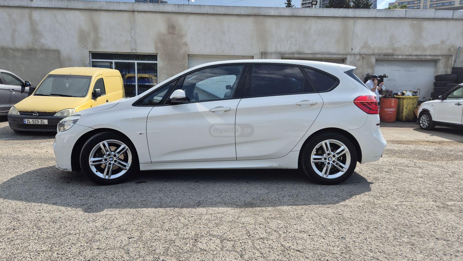 BMW 218 2016 — photo 2