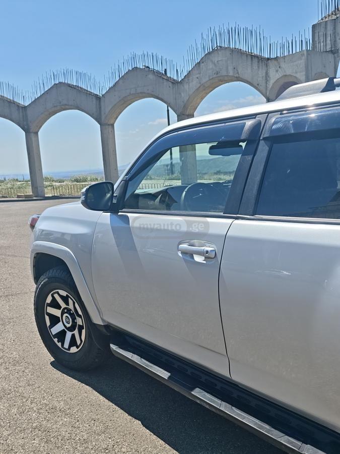 Toyota 4Runner 2022 — photo 2