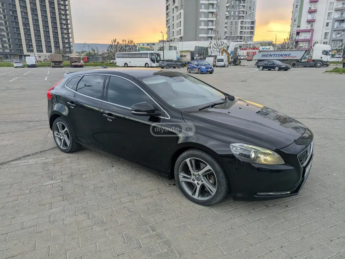 Volvo V40 2015 — photo 2