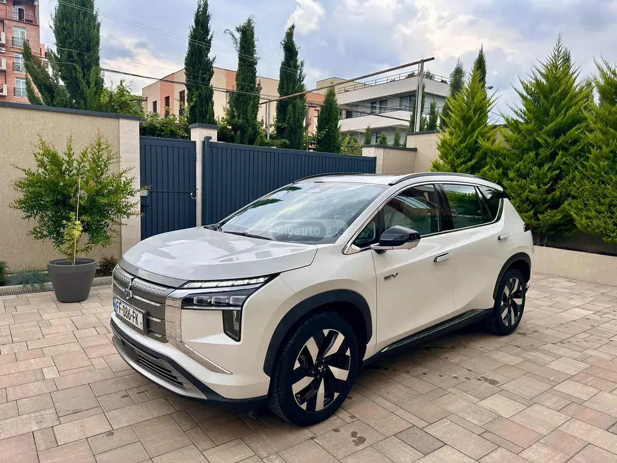 Mitsubishi Airtrek 2022 — photo 2