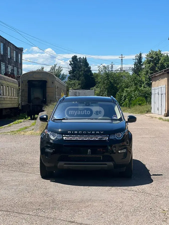 Land Rover Discovery Sport 2017 — photo 2