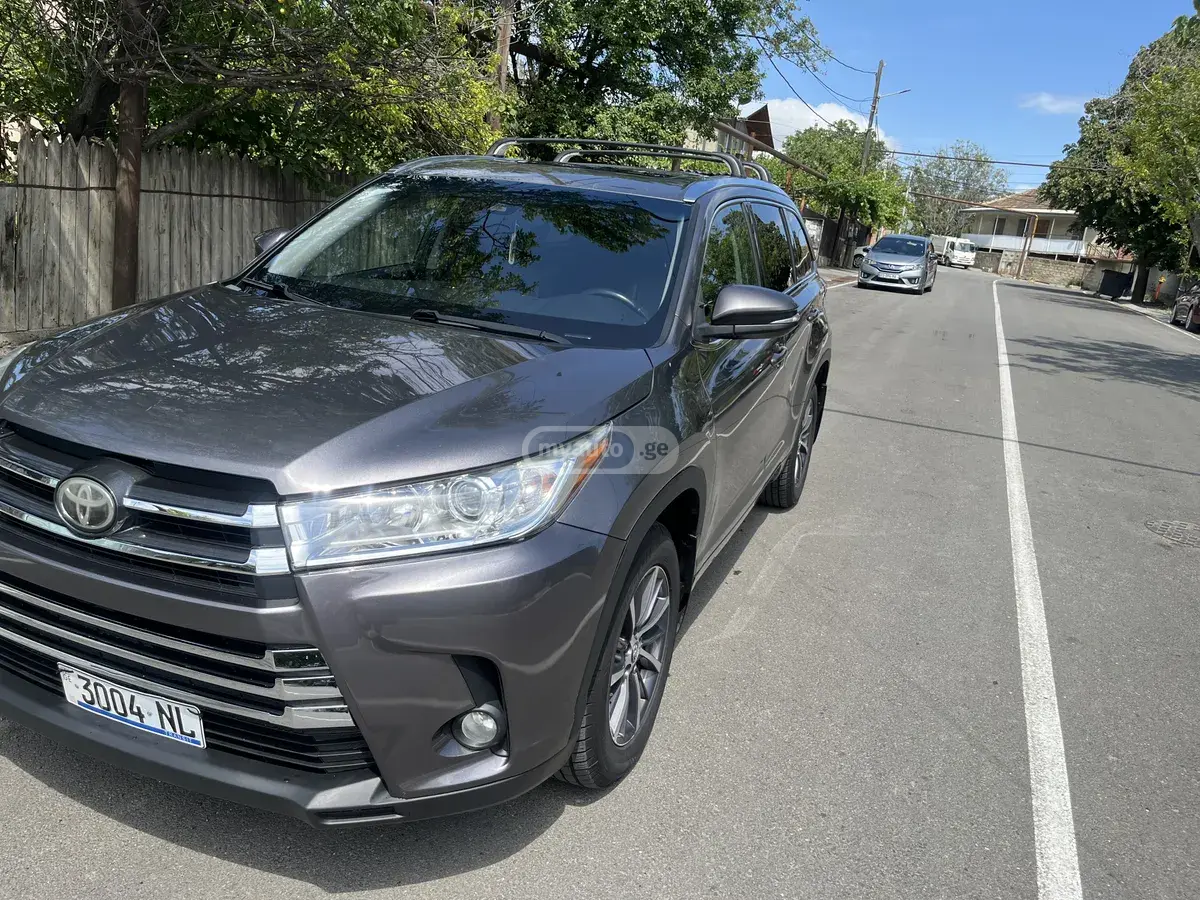 Toyota Highlander 2017 — photo 2
