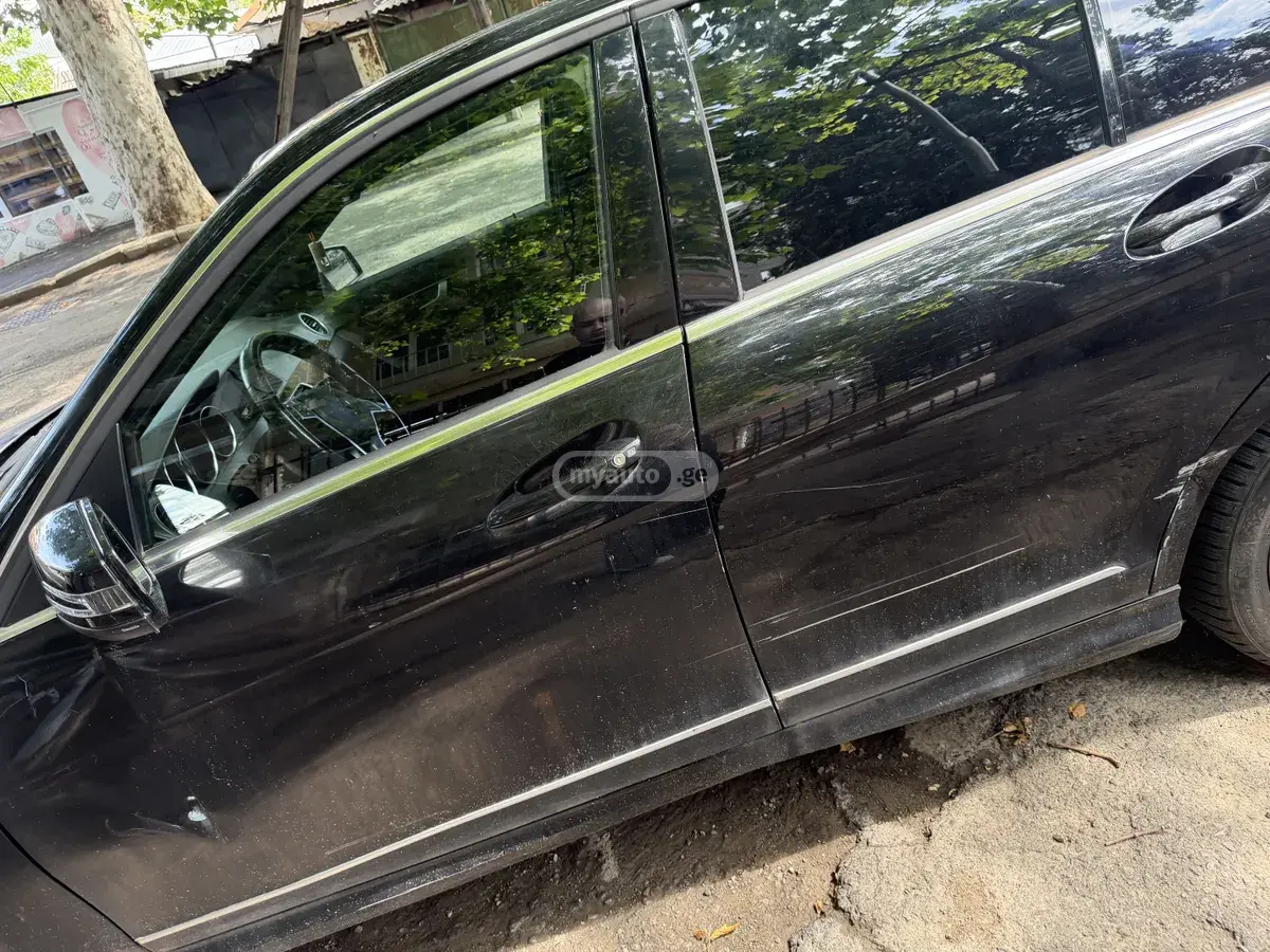 Mercedes-Benz C 300 2012 — photo 2