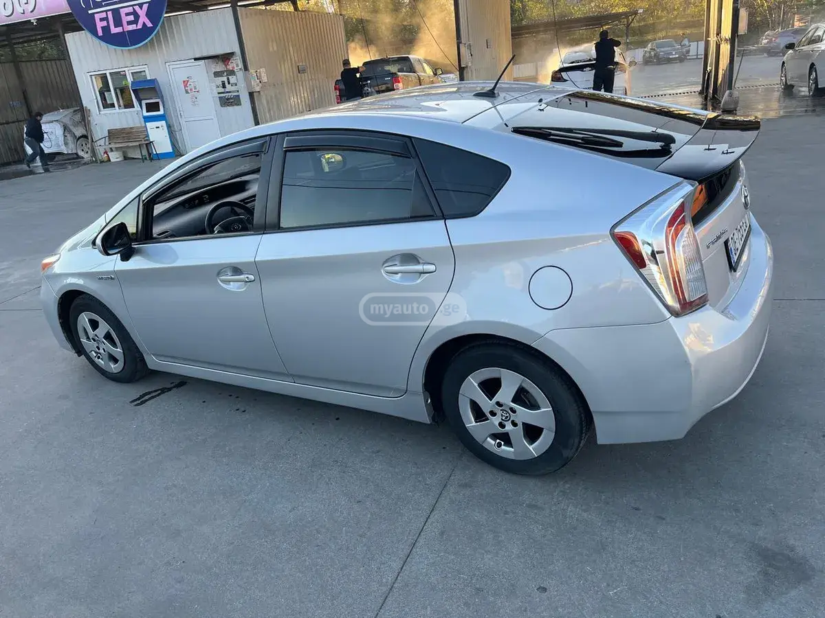 Toyota Prius 2013 — photo 2